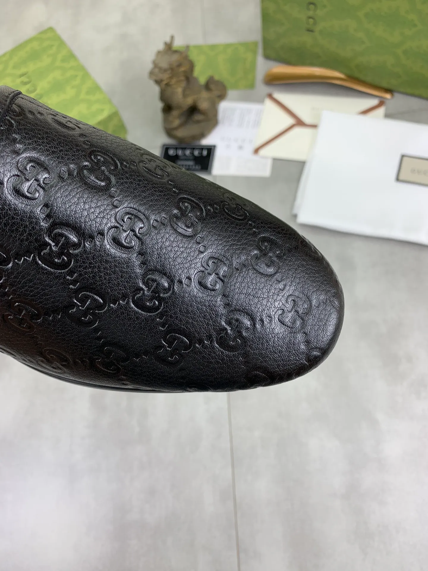 Men's Men's Shoes 💰P500💰【New Style】Water-dyed Niuli Gucci's most popular selection of lazy slip-on leather shoes (Gucci) official website latest Gucci lazy leather shoes, hot style 💥 simple and elegant style, exclusive for trendy men. Unique official website latest brand original double G embossing Elements 👑 Original Gucci decoration, fashionable and elegant, fabric original calfskin ✅ fully imported first-layer cowhide lining, official website designated wear-resistant, rubber business outsole, classic model taken at the counter in real life 🎬38-44 Various colors available